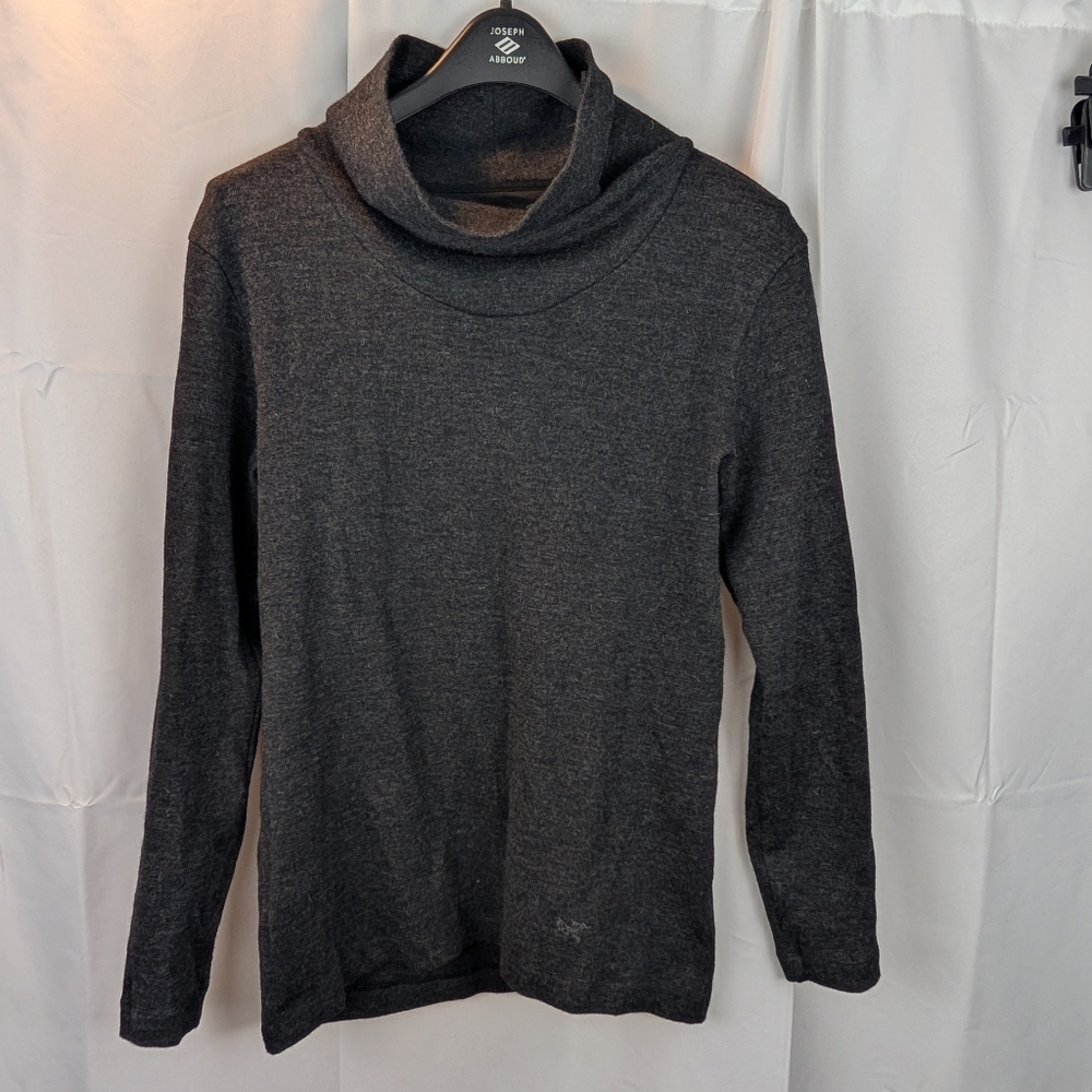 Arc'teryx Dark Gray Turtleneck Sweater Size M In EUC